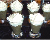 Le foie gras et les lentilles se marient à merveille dans cette petite verrine apéritive.