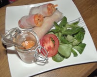 Rouleaux de printemps au saumon, radis noir et fenouil