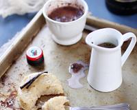 Des crumpets parfumés au rhum Negrita, accompagnés d'un sirop de vanille. C'est comme un goût d'enfance, un mariage exotique !Une recette proposée par Virginie du blog…