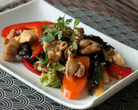 Un des plats les plus populaires de Chine, base de poulet et de légumes.