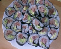 Sushi au thon et concombre