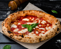 Ce champion du monde dévoile sa méthode pour une pizza croustillante, même sans four à bois