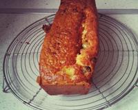 Il s'agit d'un cake aux olives, à l'emmental et aux jambons, pour tous les pique-niques !