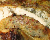 Poulet fermier des Landes farci sous la peau au persil plat, cèpes, échalote & piment d"Espelette
