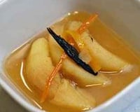 Coings pochés aux parfums d'agrumes et épices