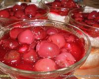 Un mélange cerises-amandes pour une préparation qui accompagne a merveille une glace ou un fromage blanc, tout simplement.
