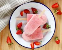 Popsicle, c'est le nom anglais pour nos bons vieux esquimaux glacés. C'est super facile à faire et c'est trop bon. Démonstration.