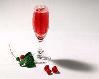 Une variante du célèbre Kir. Je remplace parfois le champagne par du crémant de Bourgogne