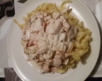 Tagliatelles au saumon fumé et sauce onctueuse