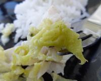 Un plat très équilibré avec un délicieux mariage de saveurs. Le poisson est cuit poché dans du lait de coco relevé de curry…