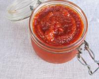 Lorsque vous avez des tomates du jardin gorgées de soleil comme moi, profitez-en pour faire du ketchup maison!!! simple à faire et délicieux....mes…