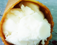 Goûtez au croquant du cornet et à la fraîcheur citronnée du sorbet. Le fait maison n'a jamais eut autant de succès !