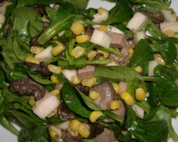 Une salade verte aux saveurs sucrées-salées.