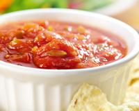 Une sauce pleine de saveurs légèrement relevée.Recette pour 6 bocaux de 34 cl.