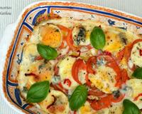 Les dernières tomates du jardin ne sont pas toujours très jolies... on en profite pour réaliser un délicieux gratin ! (ou on achète les tomates au magasin ^^...)