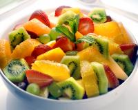 5 salade de fruits magnifiées grâce aux fraises