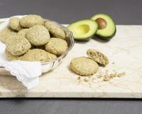 De délicieux biscuits moelleux et étonnants, sans beurre car remplacé par de l'avocat. On ne sent pas le goût et il apporte un moelleux incomparable…