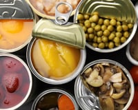 Légumes en conserve : pourquoi ce type de boîte est une "catastrophe" selon le chimiste Raphaël Haumont