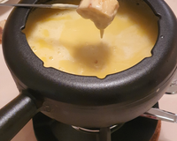 Ayant goûté énormément de fondues différentes, je trouve que celle-ci est la meilleure de loin. On goûte plus que du fromage fondu.