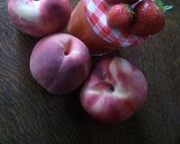 Confiture sans cuisson : nectarine et fraise.