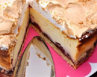 Gâteau au fromage blanc meringué à la fraise