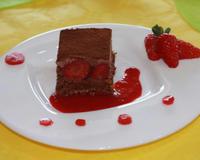 En tant que consommatrice des nouveaux produits, j'ai voulu tenter l'association entre la soupe de fraises Andros et un entremet classique au chocolat.