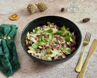 Pâtes de Noël étoilées aux oignons caramélisés, champignons et lardons fumés