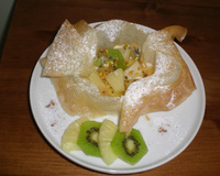 Feuille de brick en corolle et ses fruits frais sur son lit de mascarpone