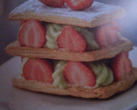 Mille feuilles croustillant aux fraises et à la pistache
