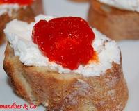 L'onctuosité et la douceur de cette confiture se marie parfaitement avec un fromage de chèvre frais.