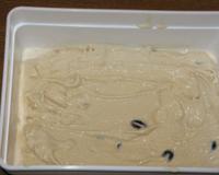 Voici une petite recette de glace au café dont la base est issue du livret de ma sorbetière.