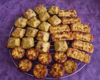 Appareil à quiche qui ne nécessite pas de pâte feuilletée. Recette pour environ 60 mini quiches.