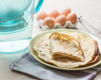 Une recette de crêpes sans lait lorsque qu'une envie de crêpes nous prend mais qu'il y a pénurie de lait dans les placards ou encore une recette pour…