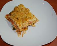 Préparation de légumes montés en lasagnes.