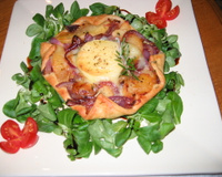 Tarte fine aux pommes, romarin et Rocamadour