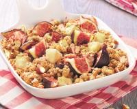 Laissez-vous tenter par un crumble aux beaux fruits d'automne. Un dessert fruité et parfumé aux parfums de rentrée.