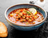 Le plat parfait à petit budget : l'incontournable potage aux pois chiches de nos grands-mères