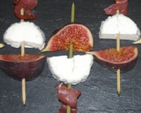Brochettes de chèvre, figue et magret