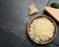 “Tu te fais arnaquer “ : ce chef vous explique pourquoi vous ne devriez pas acheter ce type de parmesan