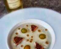 Gazpacho blanc, sphères au Floc de Gascogne et foie gras praliné