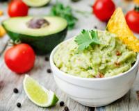 Guacamole aux tomates, oignons et coriandre