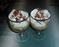 Une recette anglaise revisitée a la belge avec des speculoos craquants de la confiture de lait et de la crème chantilly maison.