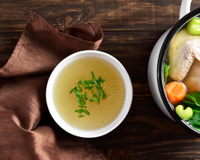 Rhume : le bouillon de poule est-il vraiment un remède efficace ?