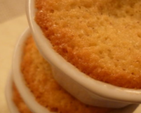 C'est très simple à faire et si c'est correctement cuit c'est délicieux. Je l'ai accompagné d'une boule de glace vanille mais il se marirait très bien avec une crème…