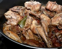 Poulet poché sauce suprème riz pilaf