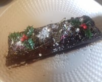 Bûche roulée au chocolat, crème légère saveur pain d'épices