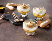 Tarte citron meringuée et biscuits cuillère en verrine