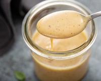 L'ingrédient magique à ajouter dans votre vinaigrette pour qu'elle soit parfaitement émulsionnée