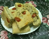 Focaccia marbrée aux olives et aux tomates