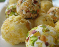 Billes de fromage de chèvre enrobées